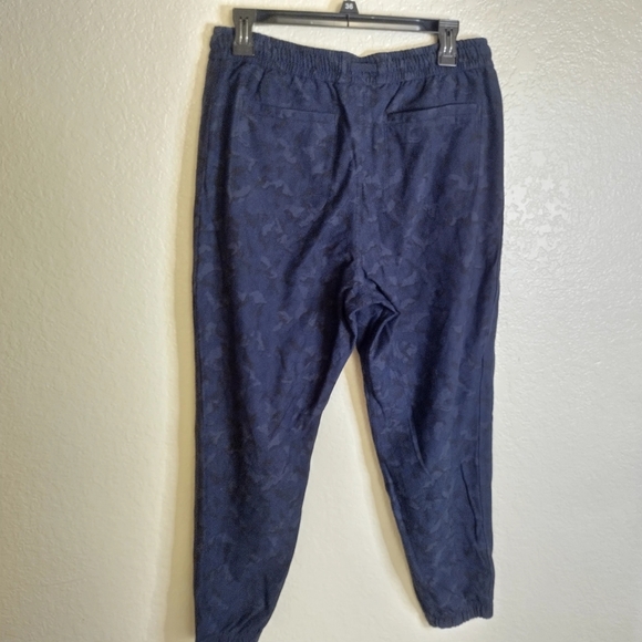 ATHLETA Printed Farallon Stratum Camo Jogger Sz 10 - Picture 7 of 9